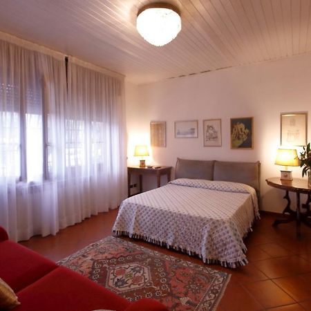 B&B Domus Sirmione Bagian luar foto