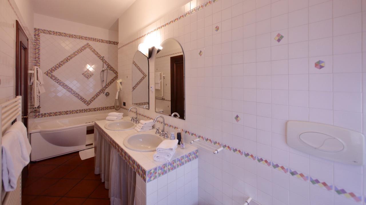 B&B Domus Sirmione Bagian luar foto