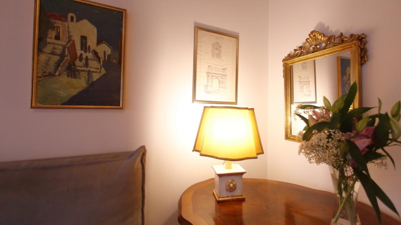 B&B Domus Sirmione Bagian luar foto