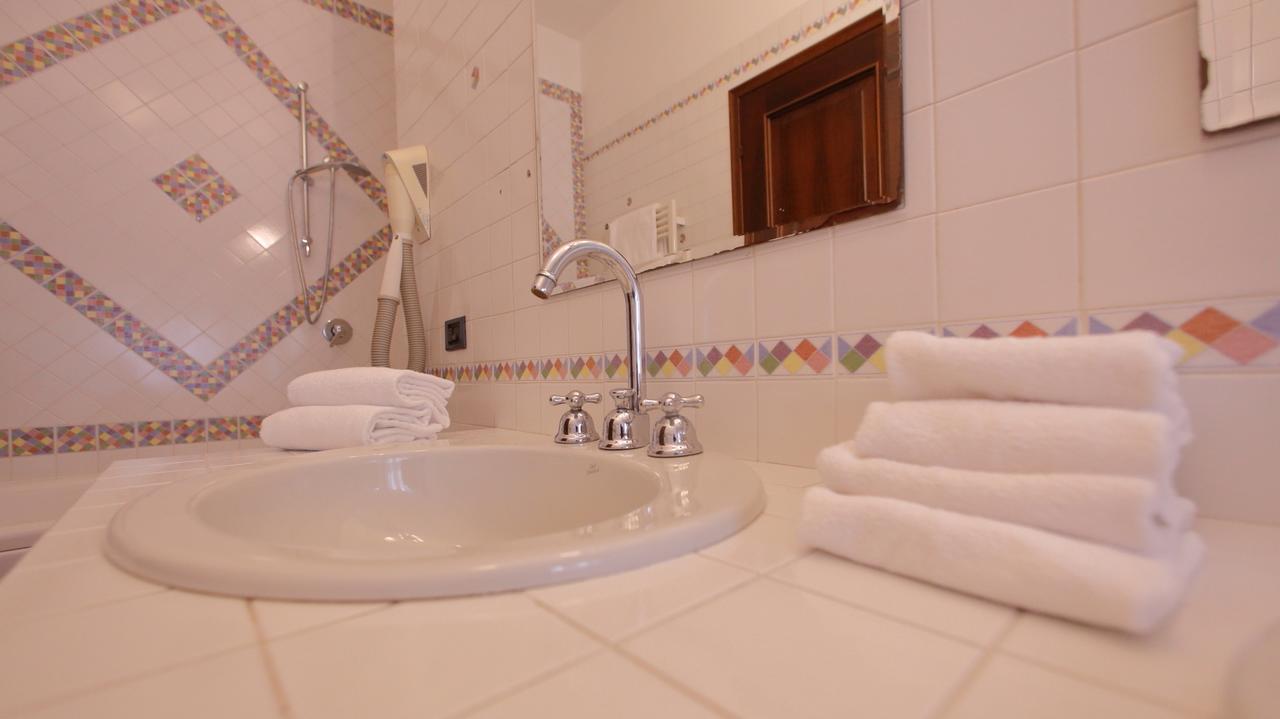 B&B Domus Sirmione Bagian luar foto