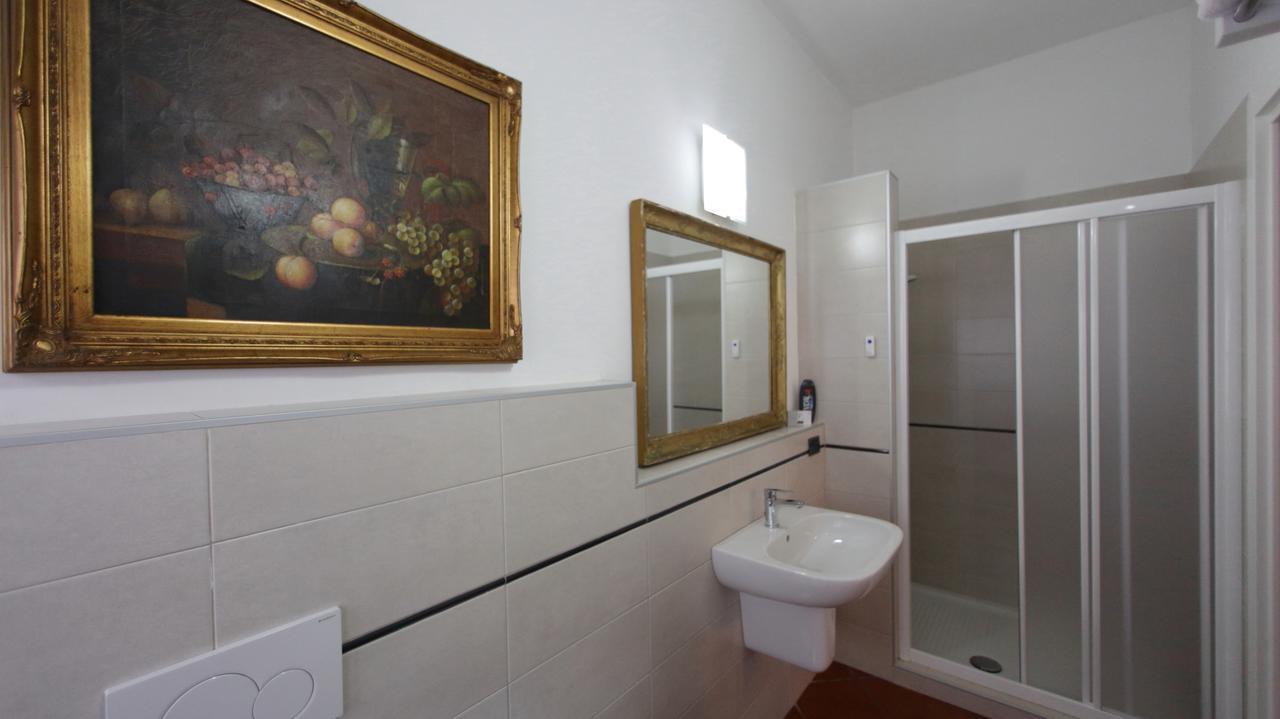 B&B Domus Sirmione Bagian luar foto