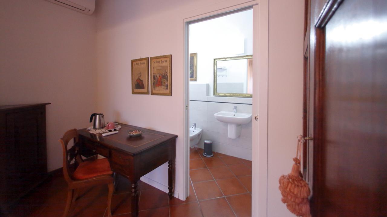 B&B Domus Sirmione Bagian luar foto