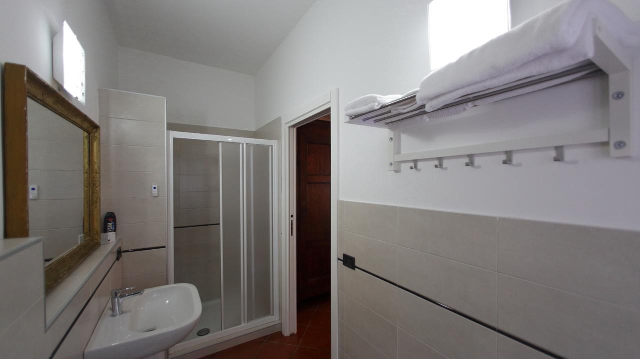 B&B Domus Sirmione Bagian luar foto